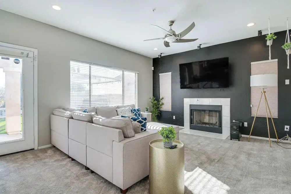 Heated Pool & Game Room: Family Home in Scottsdale