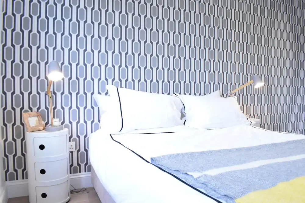 Modern 1 Bedroom Apartment in Victoria