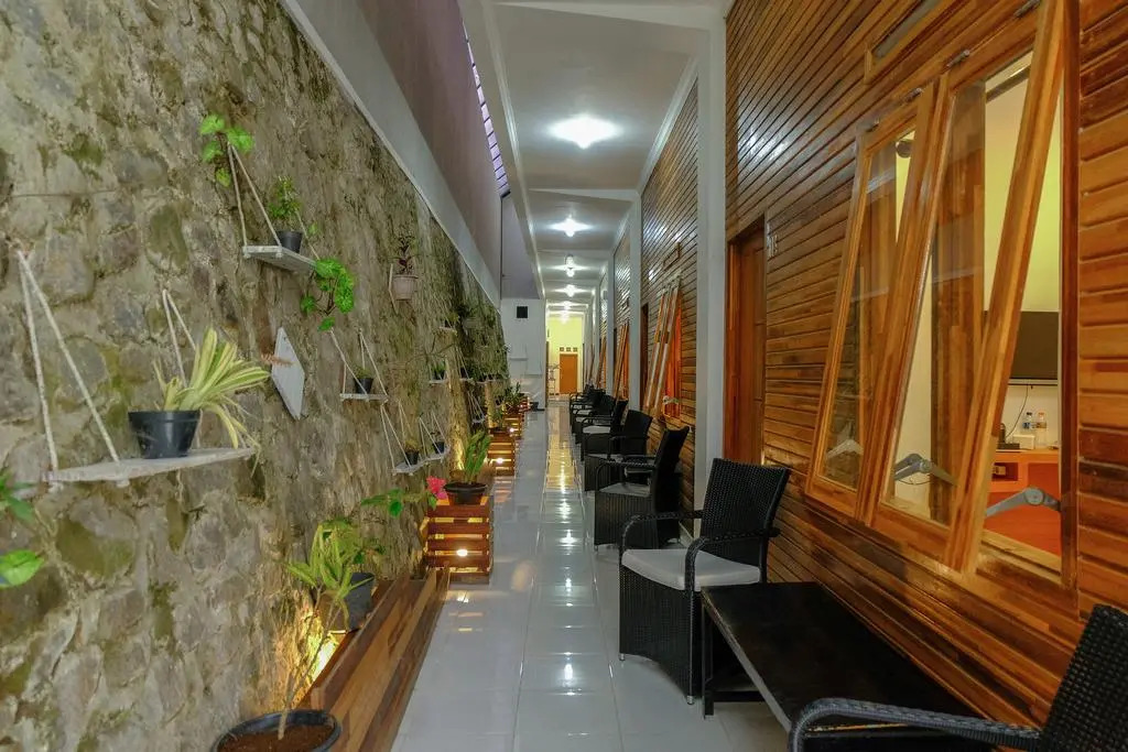 OYO 446 Hotel Kawi Surapatha