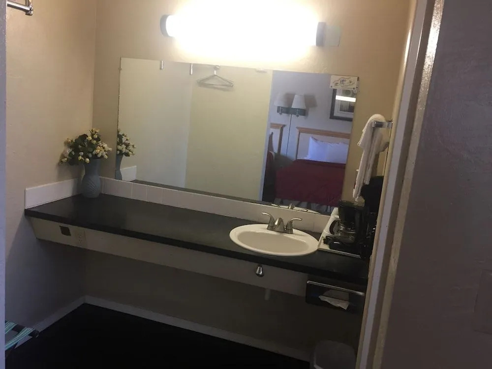 Economy Inn