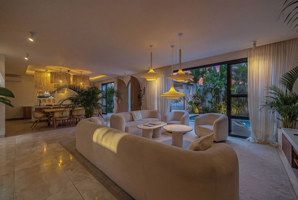 Altara Villa Umalas - Stylish 4BR Villa with Patio & Balcony in Umalas
