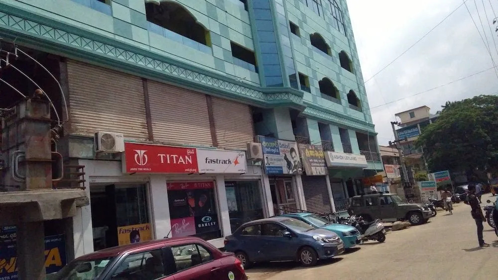 Iroomz Nama Residency