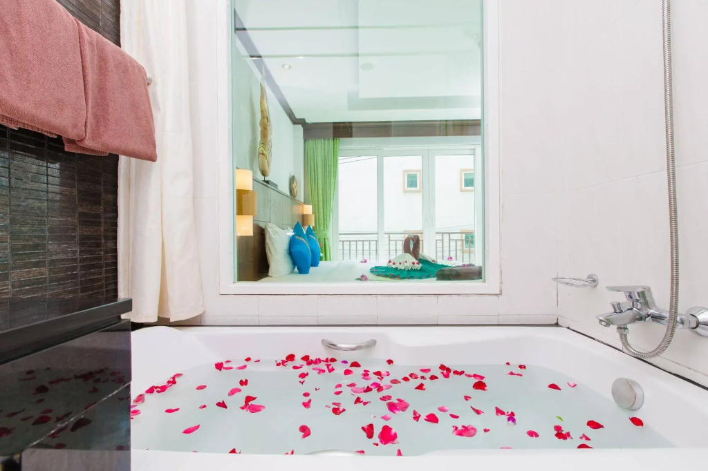 77 Patong Hotel & Spa