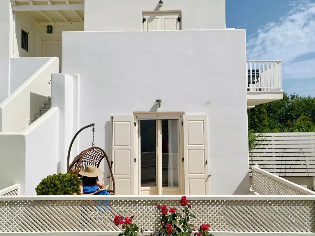 Sorokos Suite 8