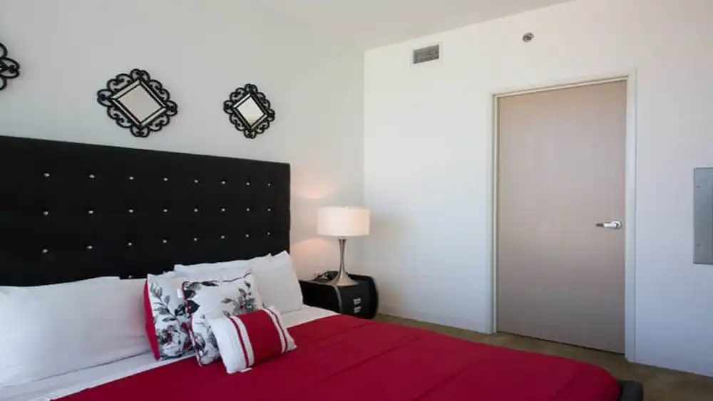 Modern La 2 Bedroom Luxury Suites