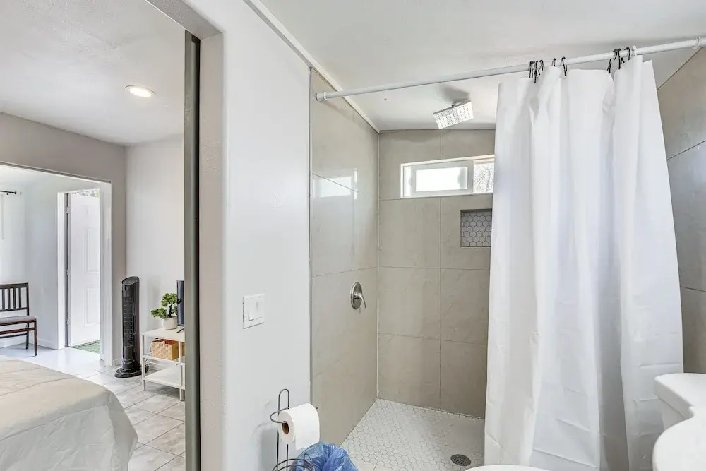 3 Mi to Coachella: Quaint Studio w/ Shared Yard!
