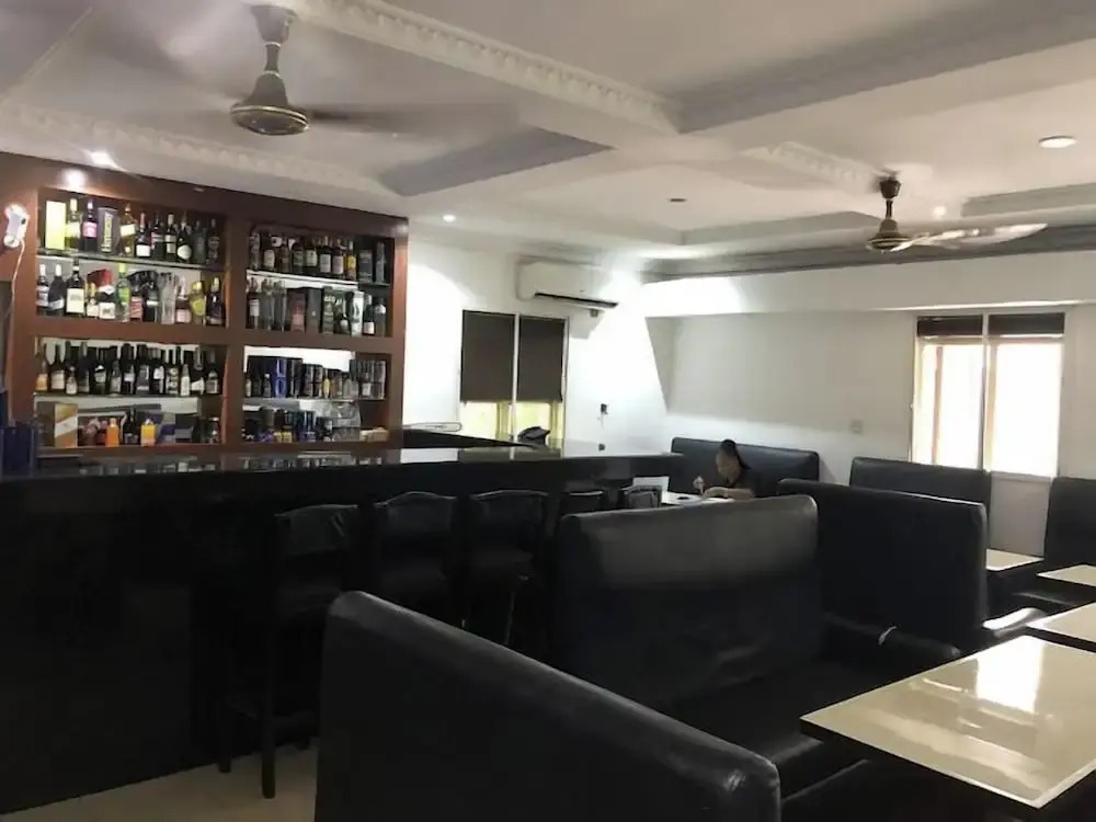 Colonades Hotel