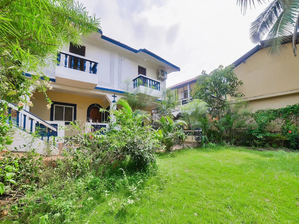 OYO 7509 O Classio Baga Beach Resort