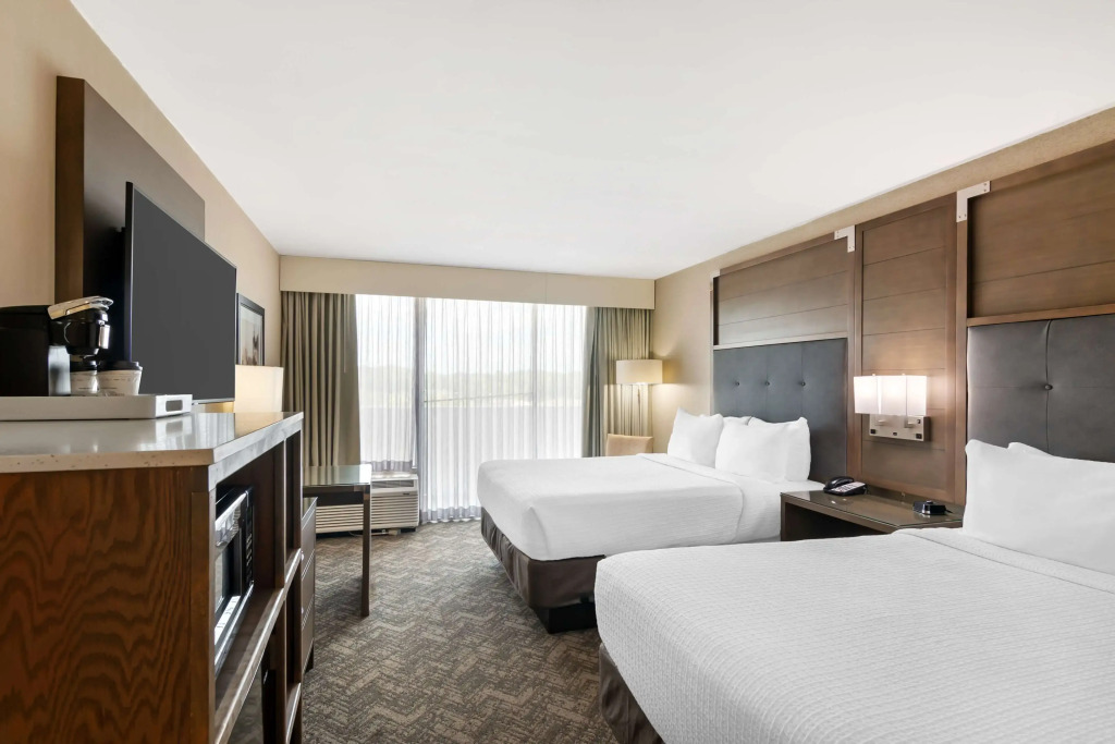Best Western Plus Kansas City Sports Complex Hotel