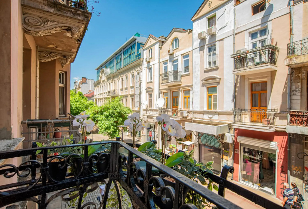Supreme Luxury Top Central 1 Bedroom Apartment