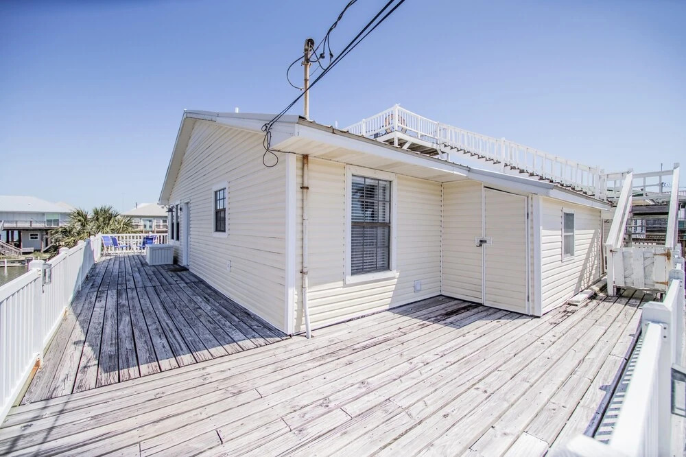 Sea Spot - Waterfront! Enjoy Dinner On The Deck And Naps In The Shaded Hammocks 3 Bedroom Home by RedAwning