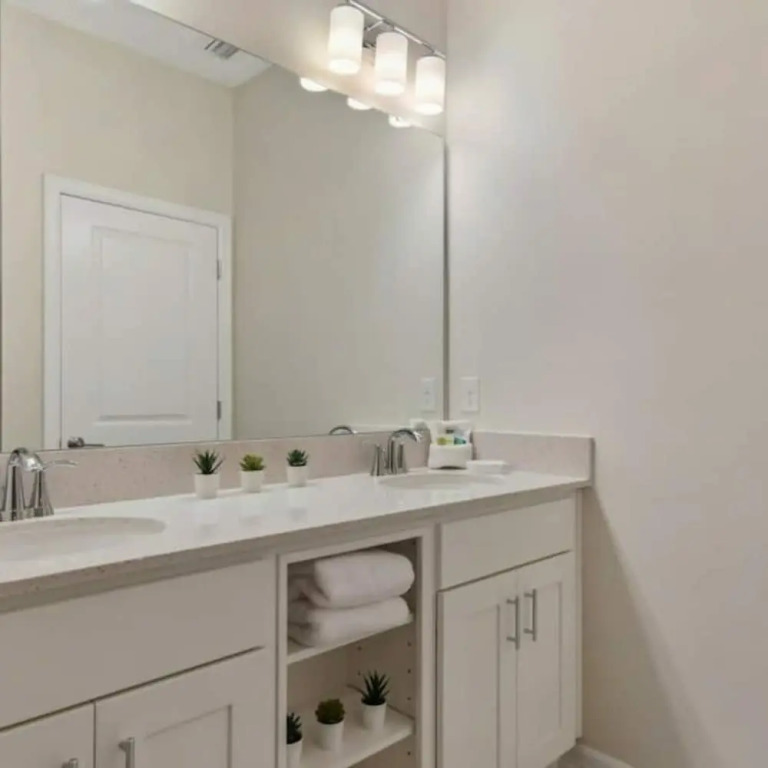 3120 Unit 406 Stunning 2B Apartment