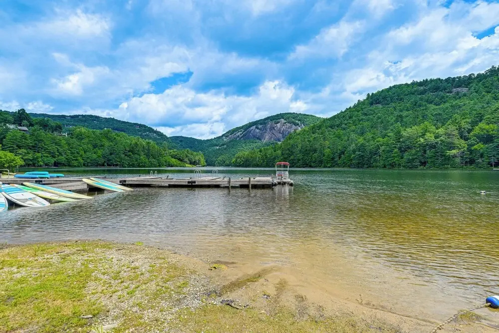 1 Mi to Fairfield Lake: Serene Sapphire Retreat