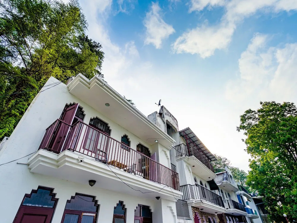 OYO 13726 Home Cozy 3BHK Hathi Paon Road