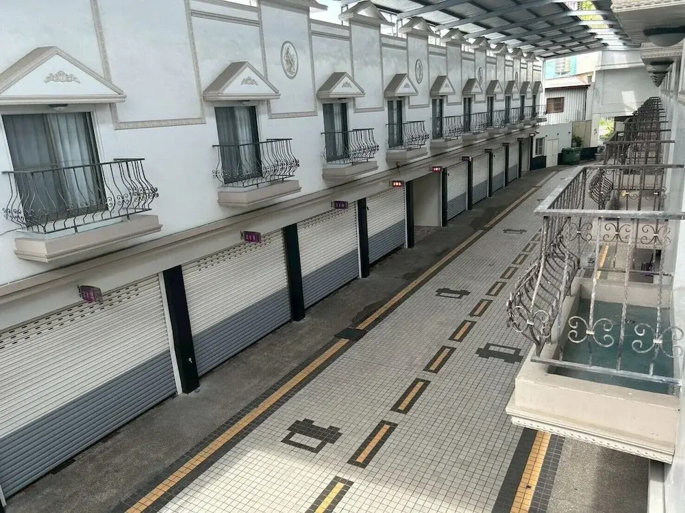 Eiffel Motel