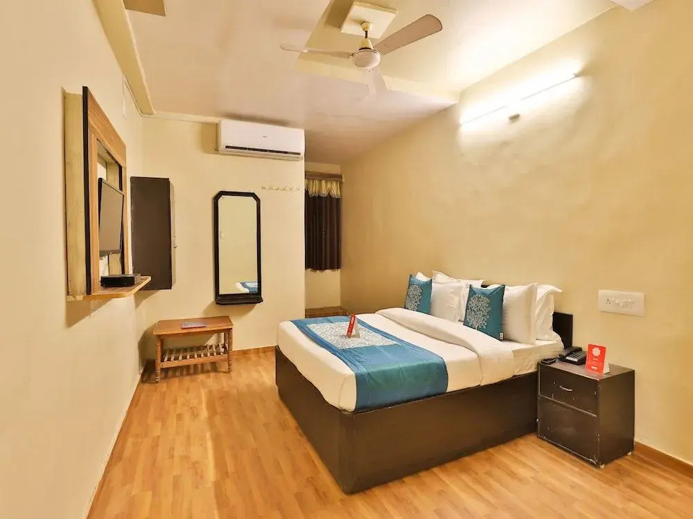 OYO 11427 Hotel Kalyan