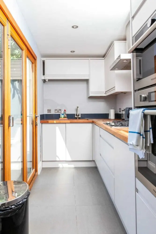 Modern and Stylish 2 Bedroom House in Brighton