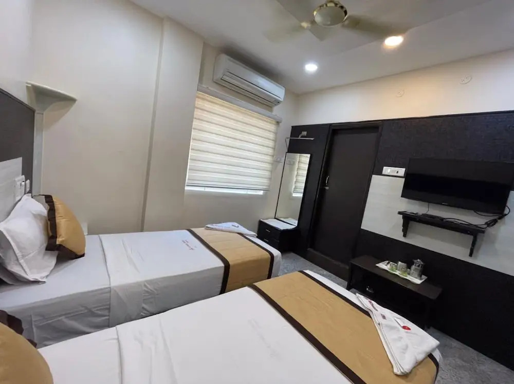 Hotel Rathnavel Towers