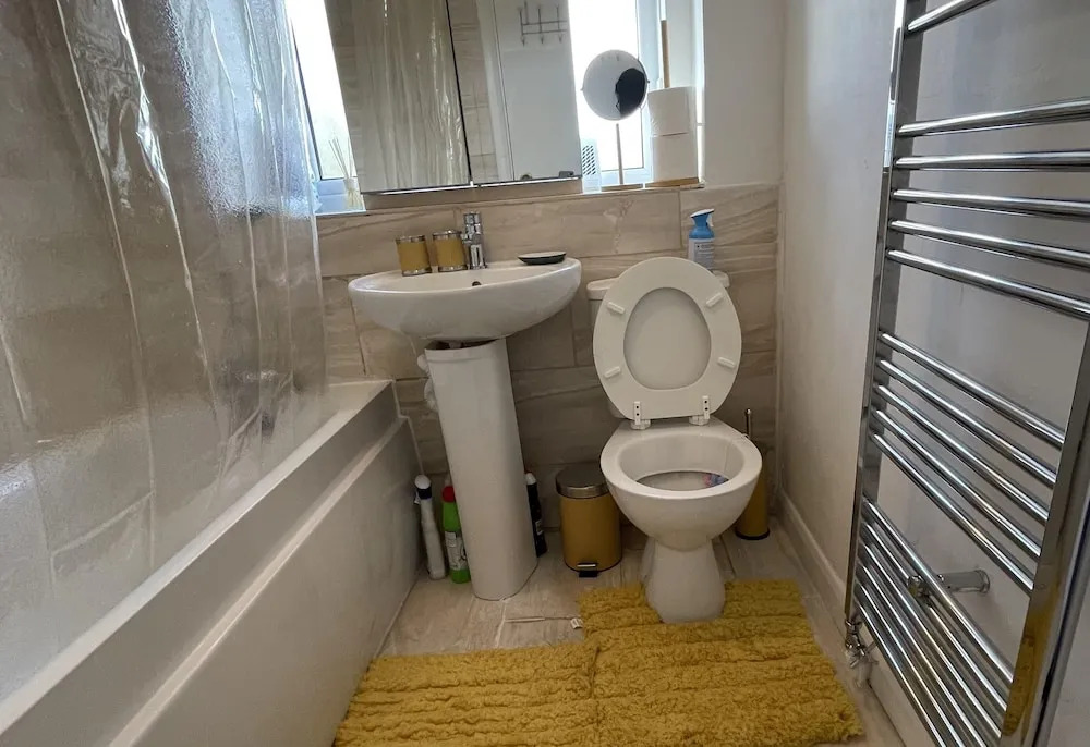 Enjoy Lovely 4 bed Apartment With Garden