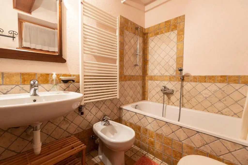 ALTIDO Big Flat for 8 with Backyard and Parking in Courmayeur
