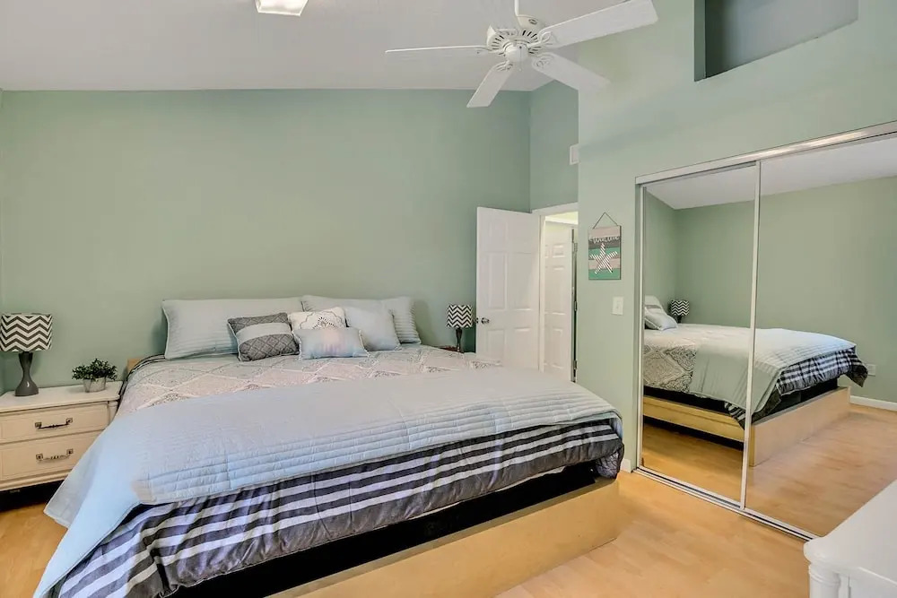 Sleeps 22 in Tarpon Springs - 2 Pools! by RedAwning