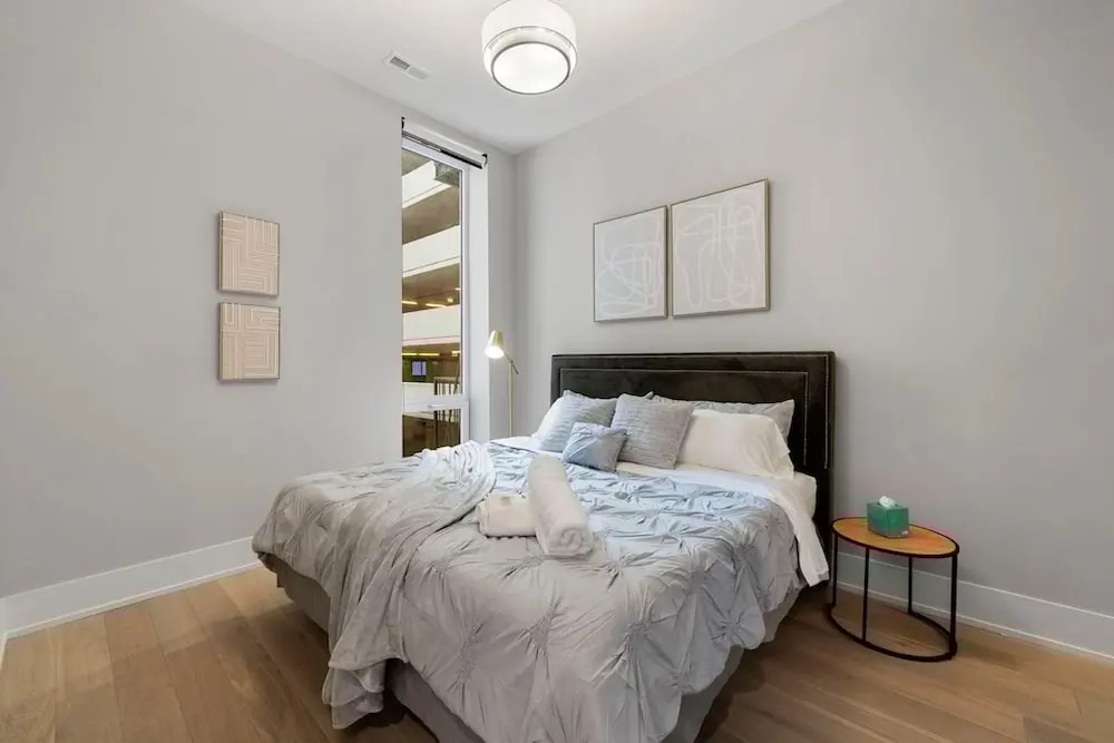 Chic 2BR 2BA Condo w Balcony - River North Chicago