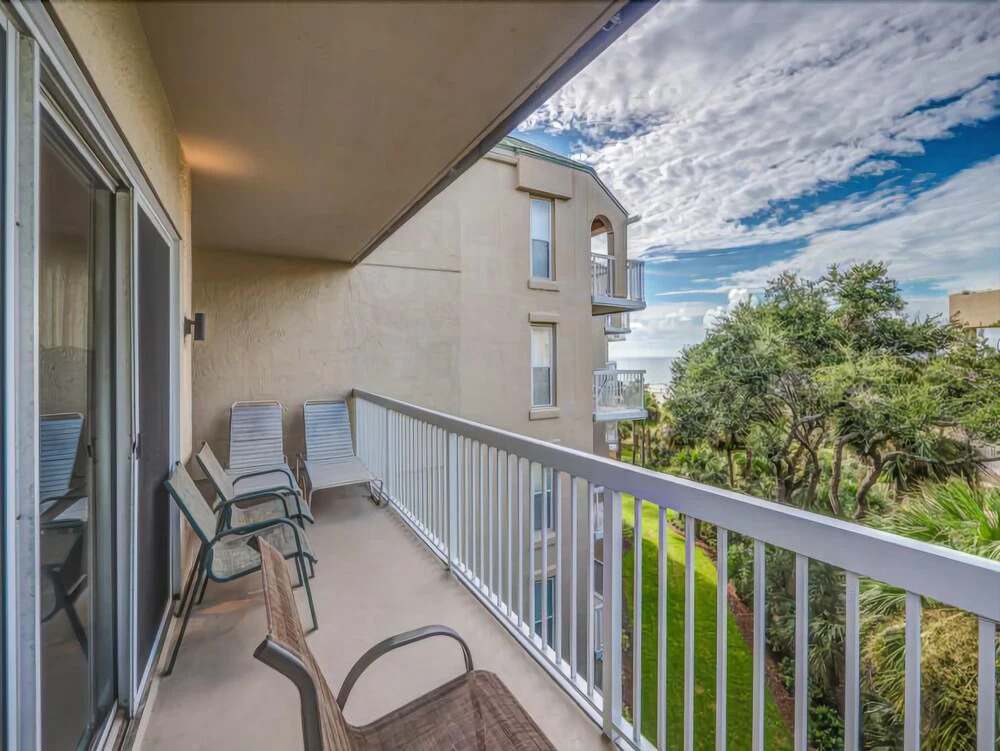 Barrington Court 417 - One Bedroom Condo