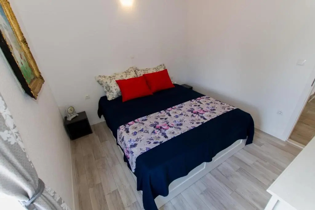Summer Apartment