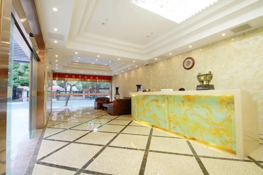 Qingzhu Xinrenren Hotel (Shanghai Pengpu Xincun Subway Station)
