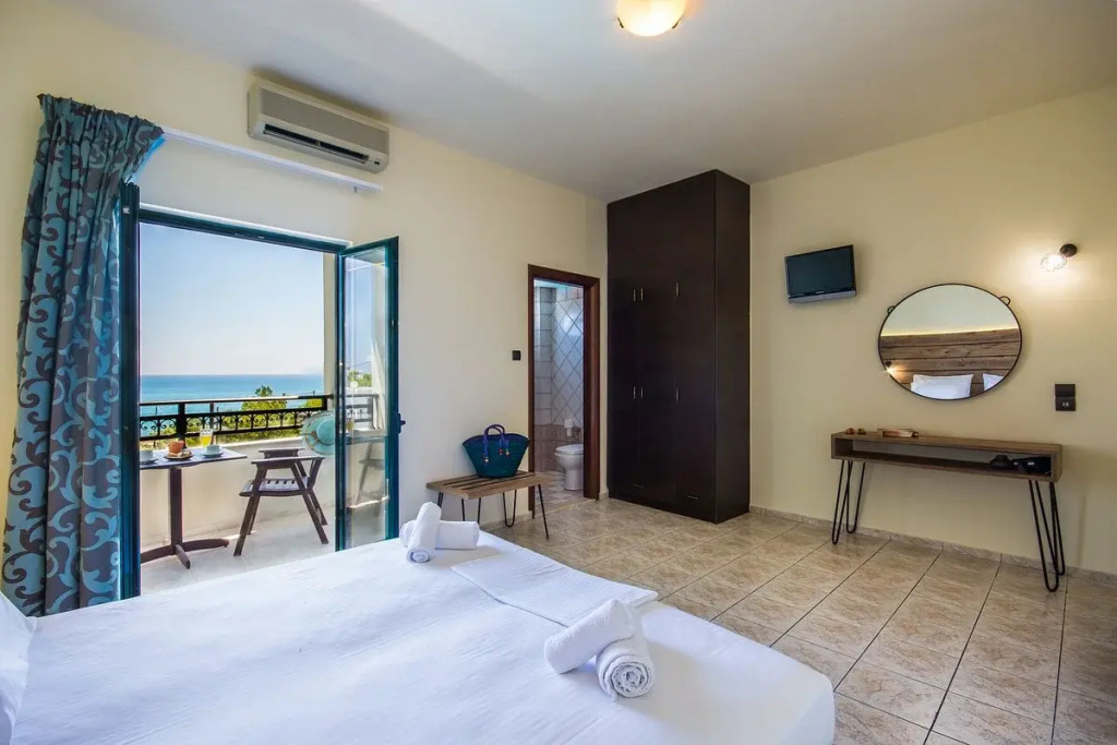 Dias Luxury Studios & Apartments