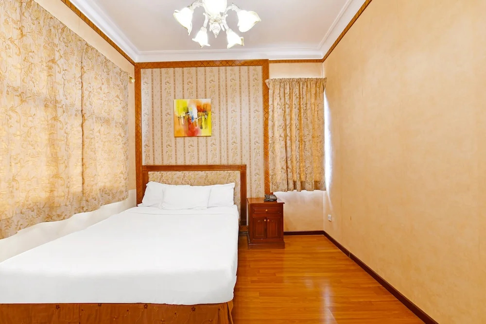 Capital O 125 Moon Plaza Hotel