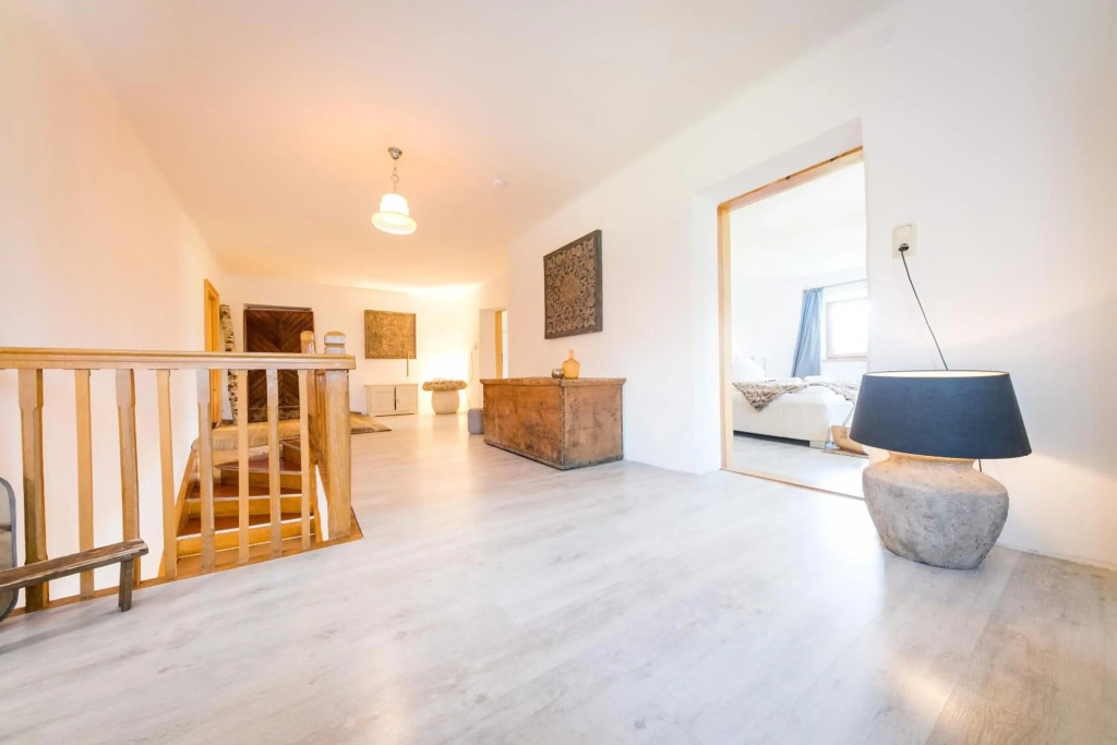 Chalet Green Pastures, romantic country side farm with pool near Salzburg