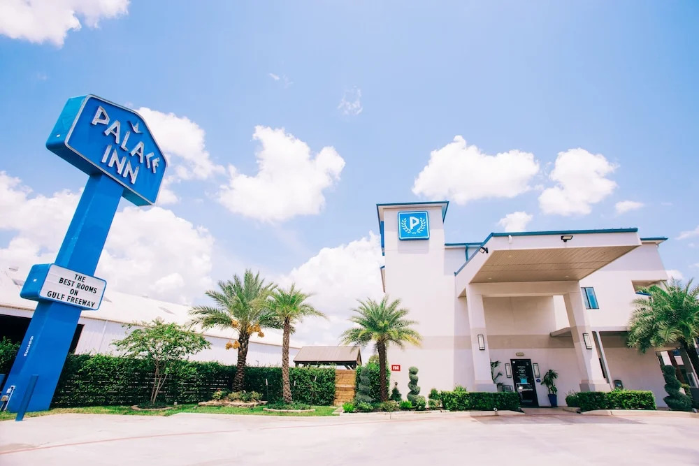 Palace Inn Blue I-45 & College Ave