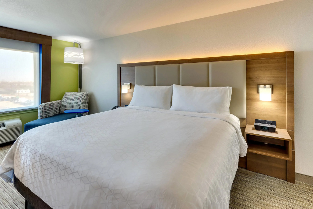 Holiday Inn Express & Suites Lake Worth by IHG