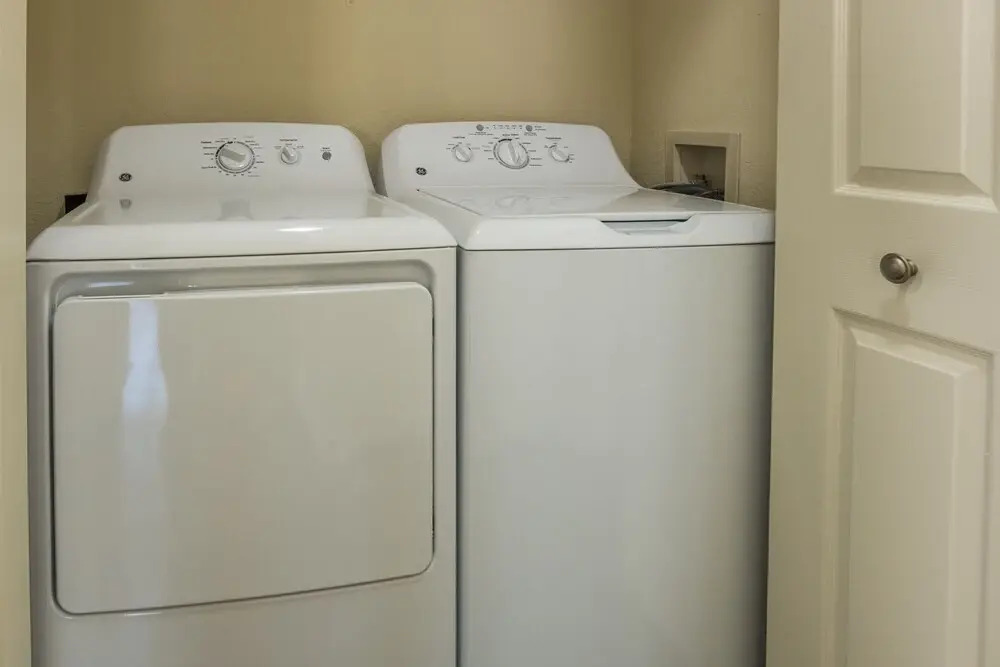1 BR and 2 BR Jacksonville Beach Apt with Parking by Frontdesk