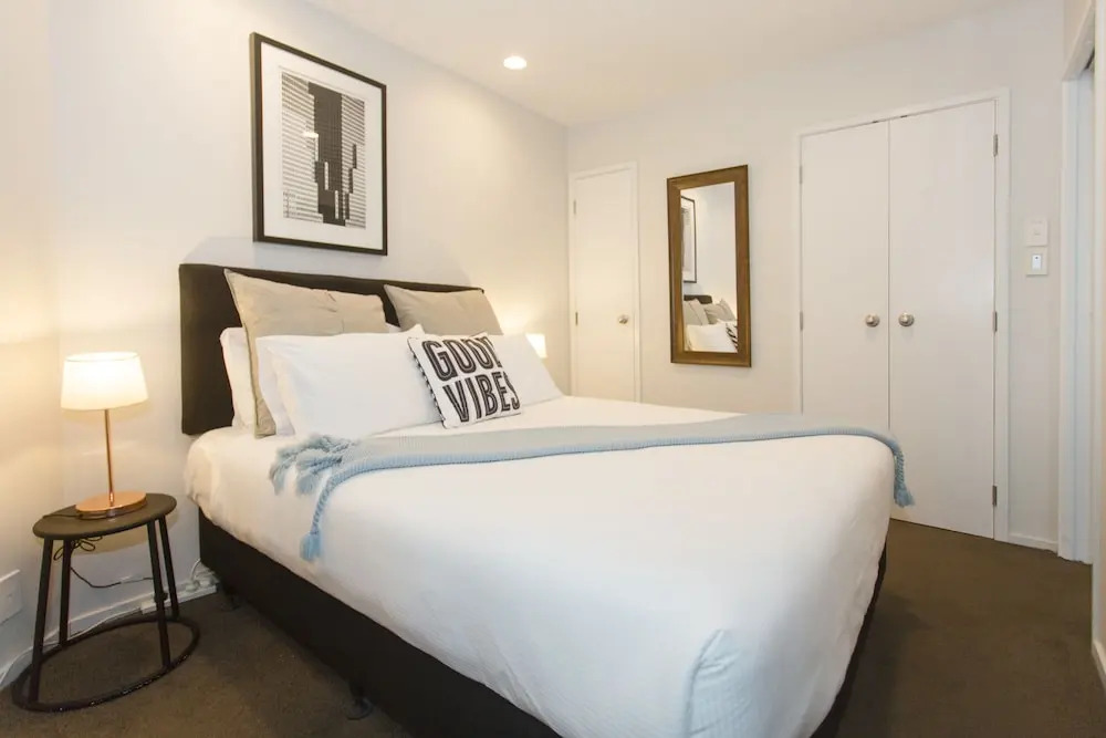 TOWNY - Central Character Apartment - 2 Bedrooms