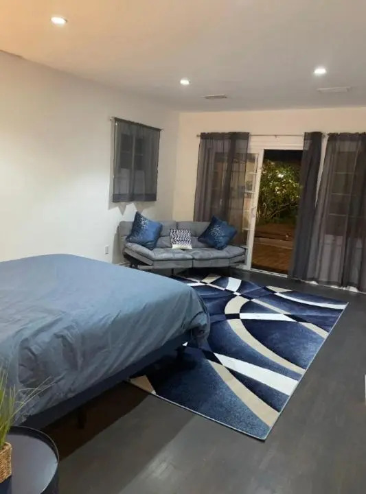 Spacious 1Bed, 1 Bath in Beverly Hills