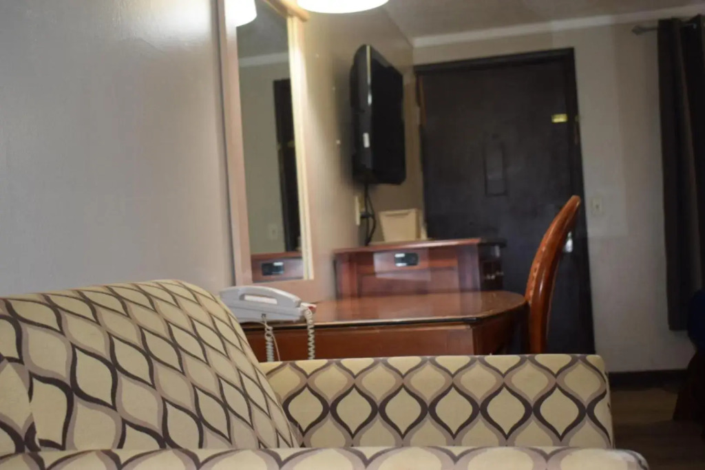 Knights Inn Farmington Hills