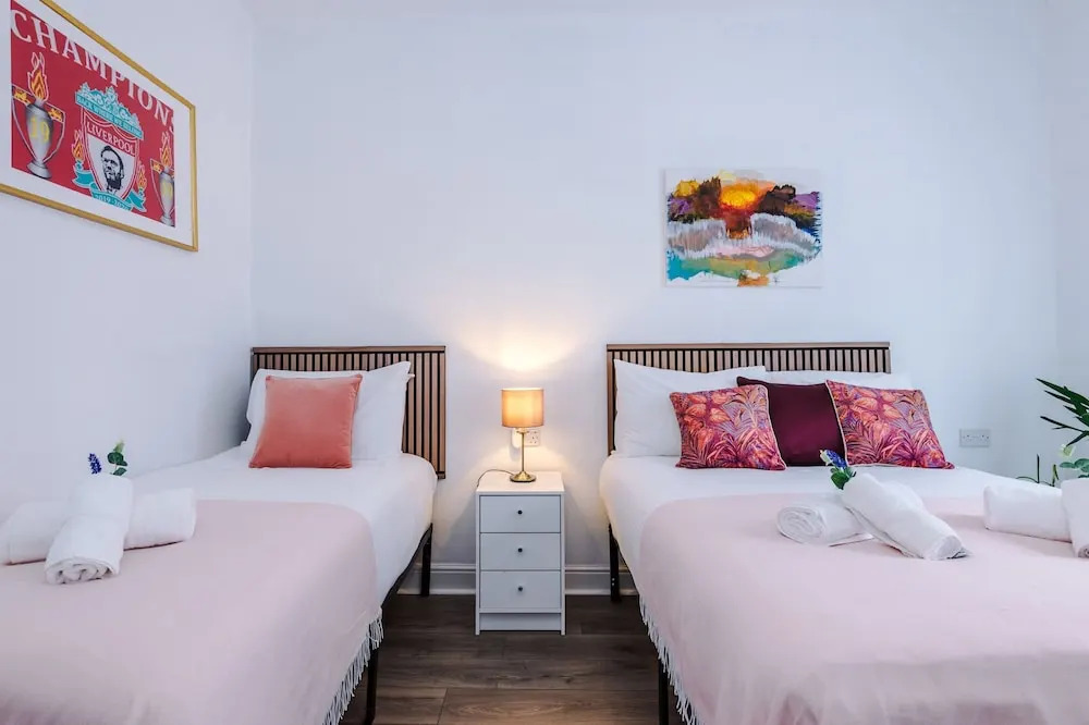 Spacious Home Sleeps 7 in the Heart of Anfield