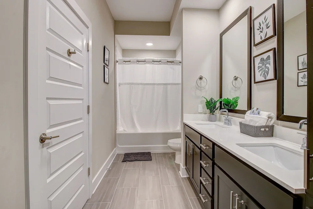 FRONTDESK 500 West Trade Apts Fourth Ward Charlotte