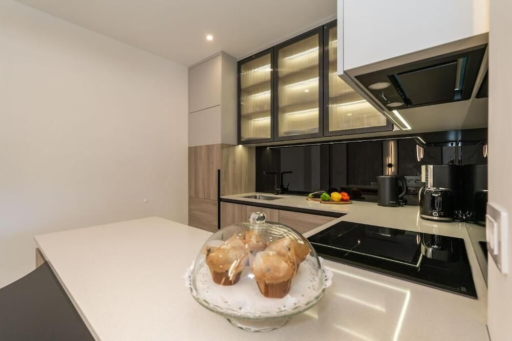THE SIGNATURE SUITE by DuHomes