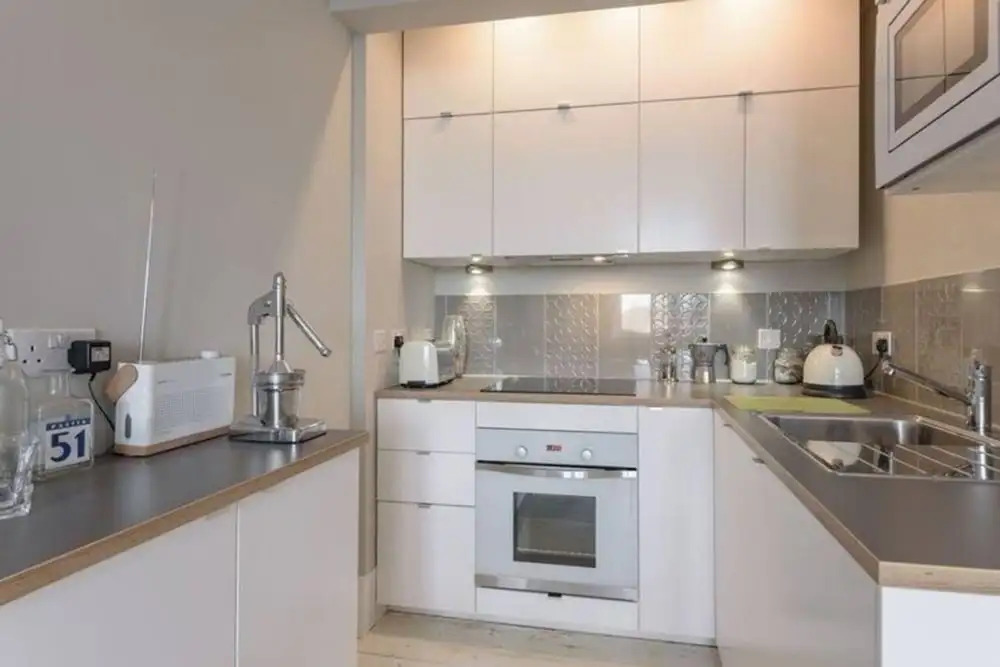Modern Flat Arthur's Sea