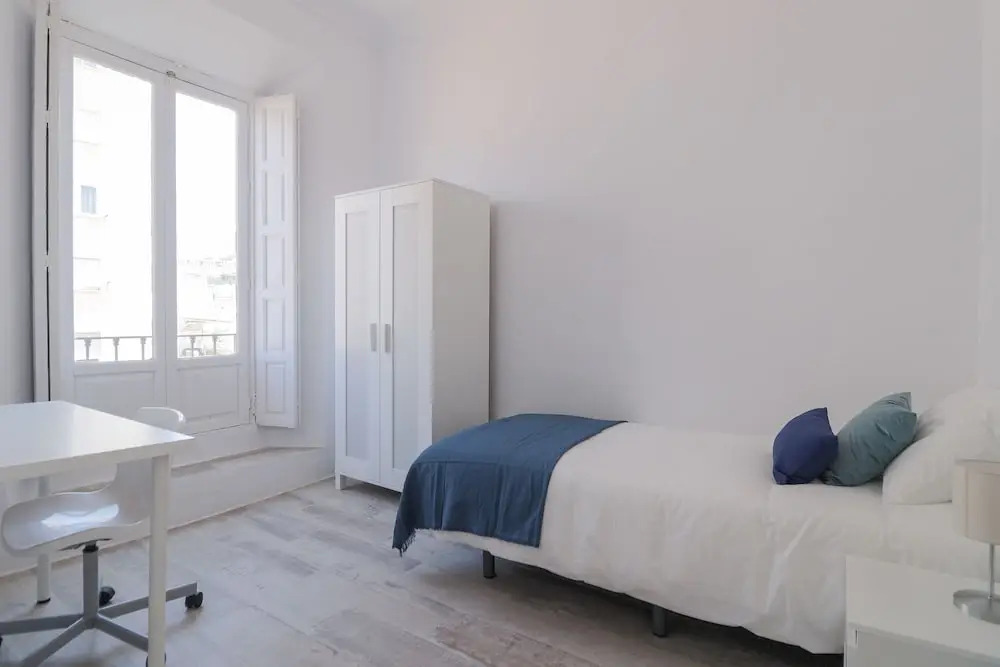 Cosy 7 Bedrooms in Plaza Merced