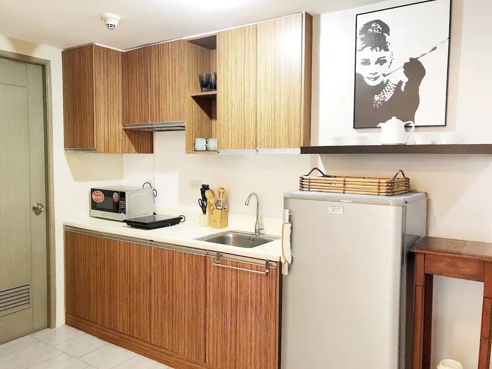 Cozy Pad in Heart of Makati HiSpeed WiFi