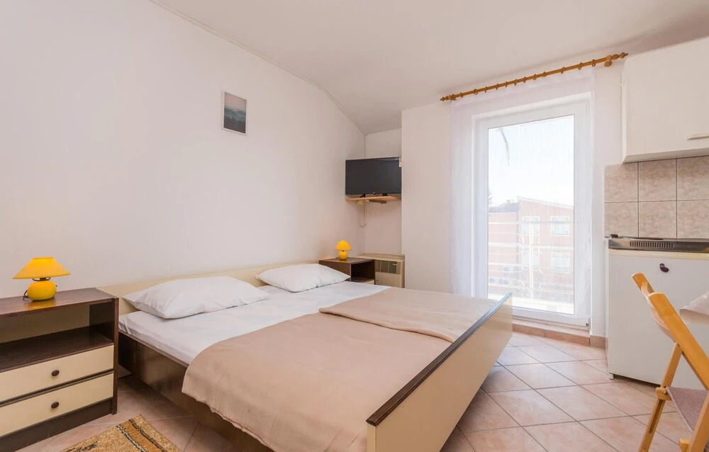 Stunning Apartment in Sveti Filip i Jakov With Wifi