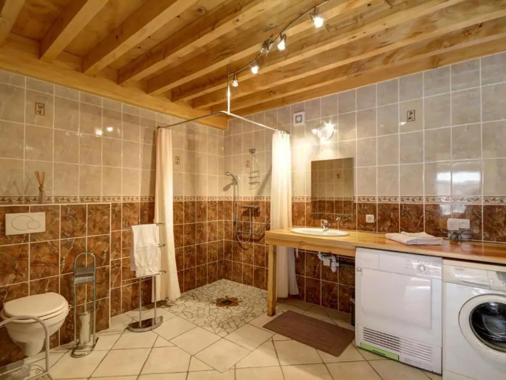 Gîte en Pierre Rest. avec Cheminée et Jardin, Parc Livradois-Forez - FR-1-496-19