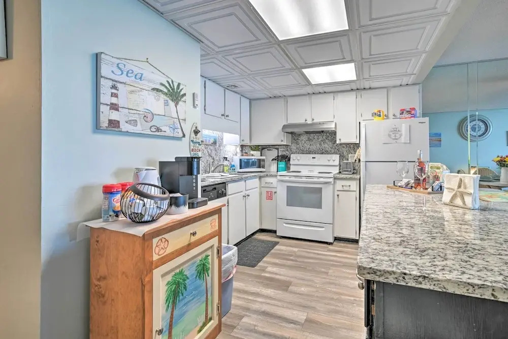 Oceanfront Oasis w/ Deck and Resort Beach Access!