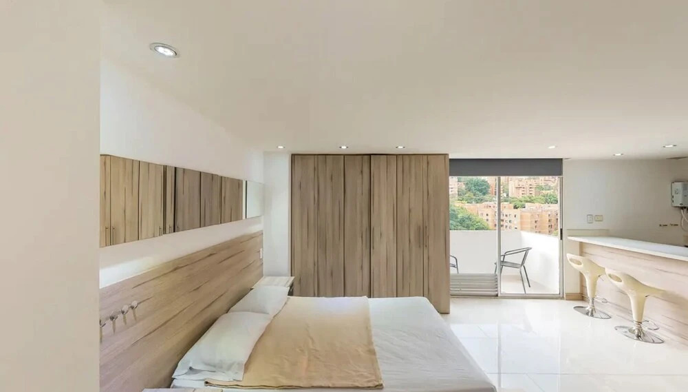 Comfortable city studio with balcony 810