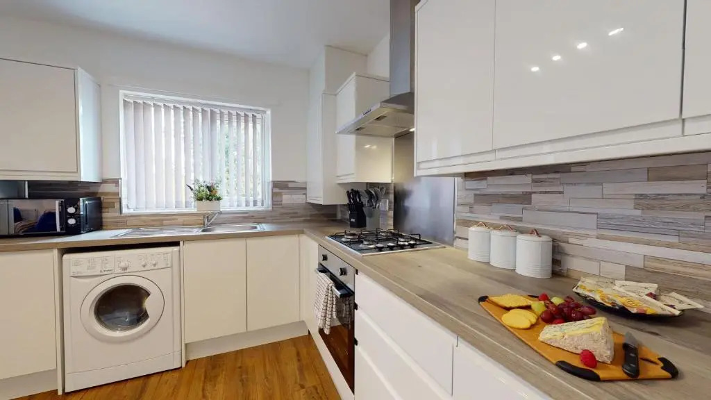 Spacious Apt Ideal for Families with 2 Parking Spaces by SRK Accommodation
