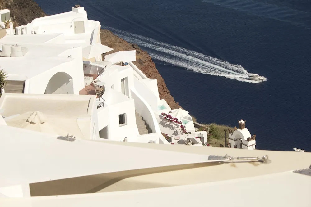 Aerie-Santorini